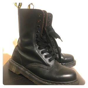 Made in England Doc Martens 1490 Black